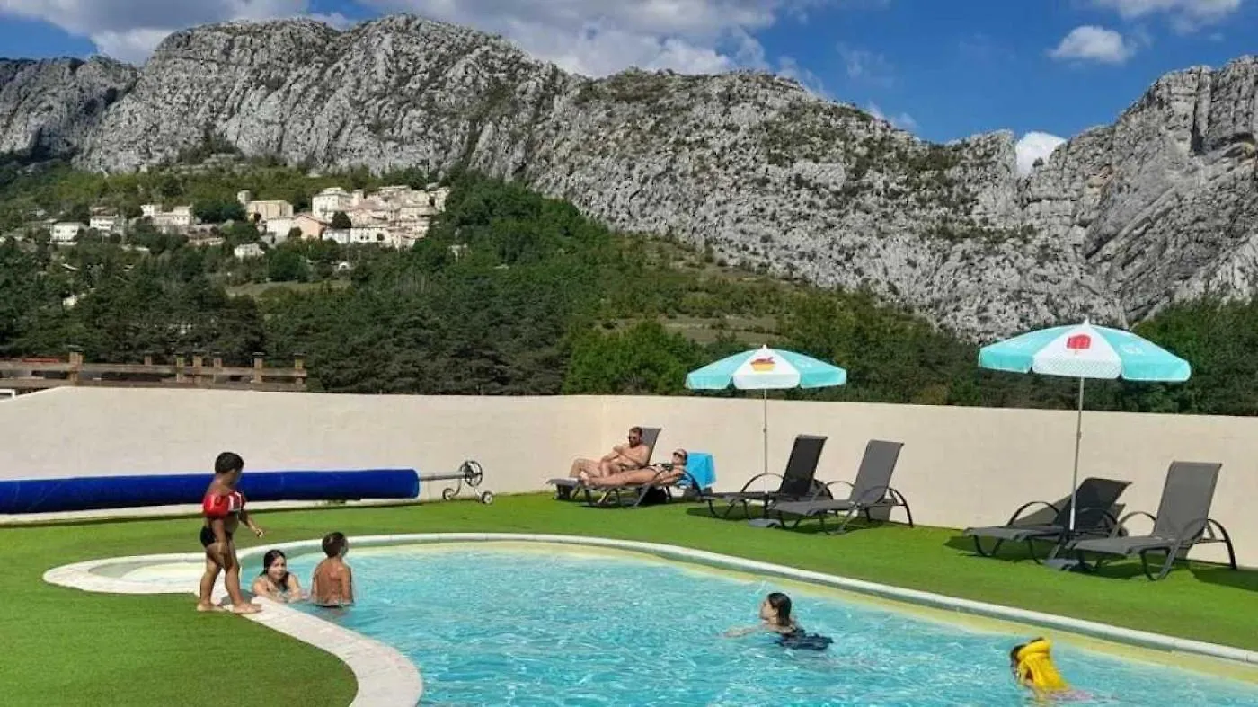 Chalet 2 Etoiles - Piscine - Ccbaeia Brianconnet 0*,  France