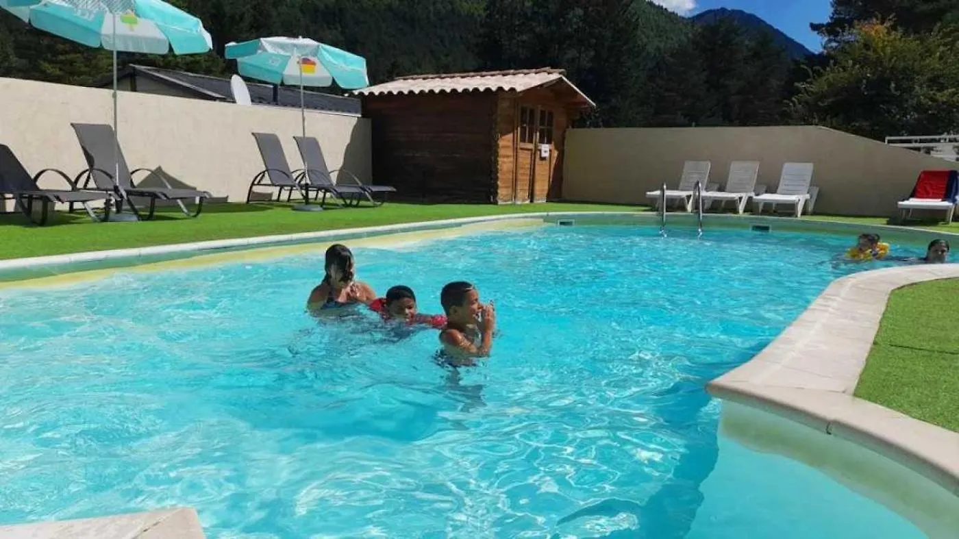 Chalet 2 Etoiles - Piscine - Ccbaeia Brianconnet France